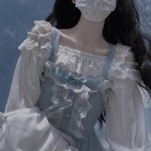 红色八爪女海报